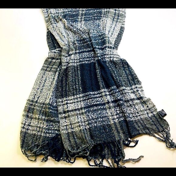 Plaid Knit Rectangle Scarf with Fringe, Blue Gray - Picture 4 of 8